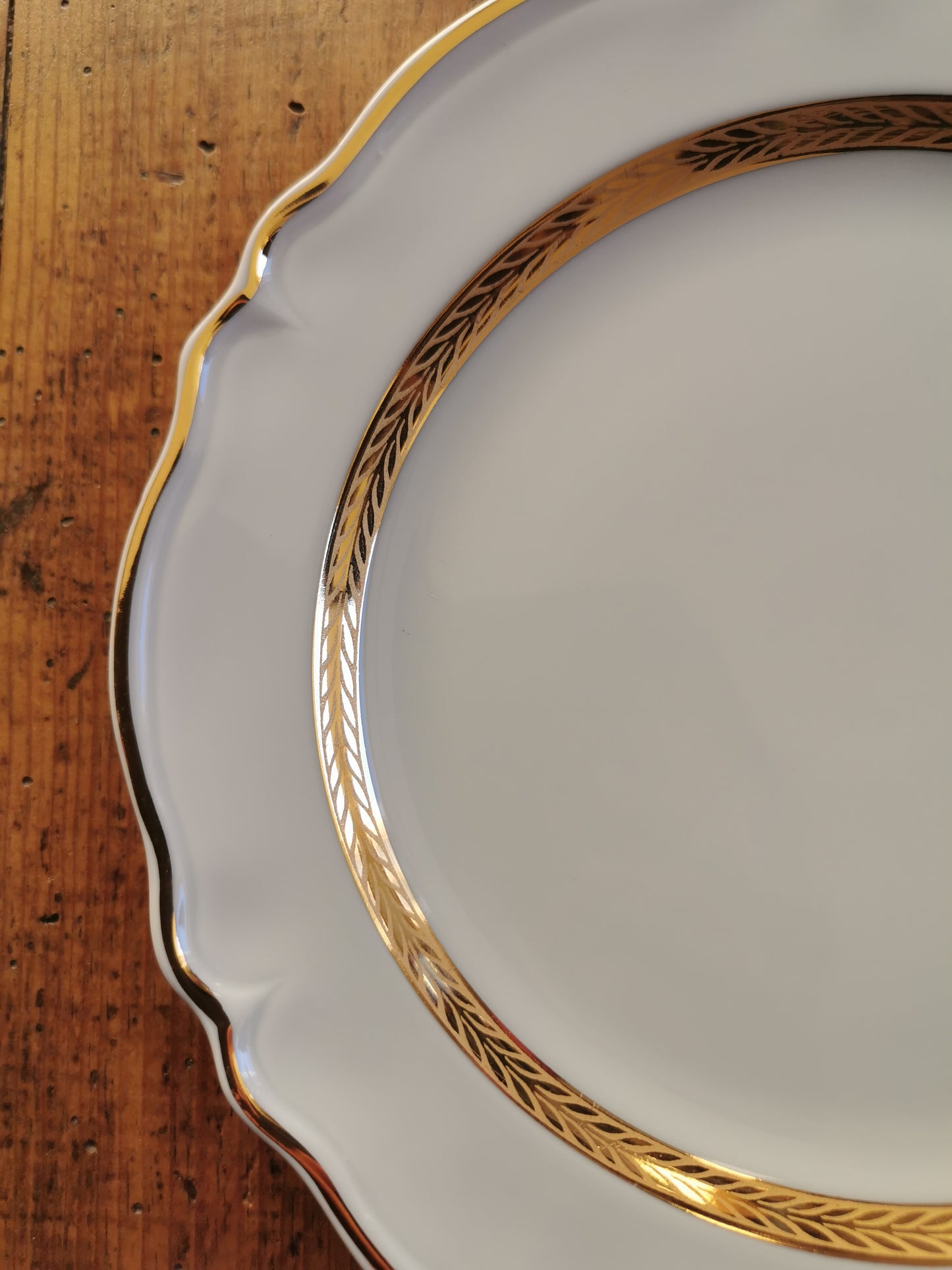 Assiettes à dessert, porcelaine Limoges, dorées
