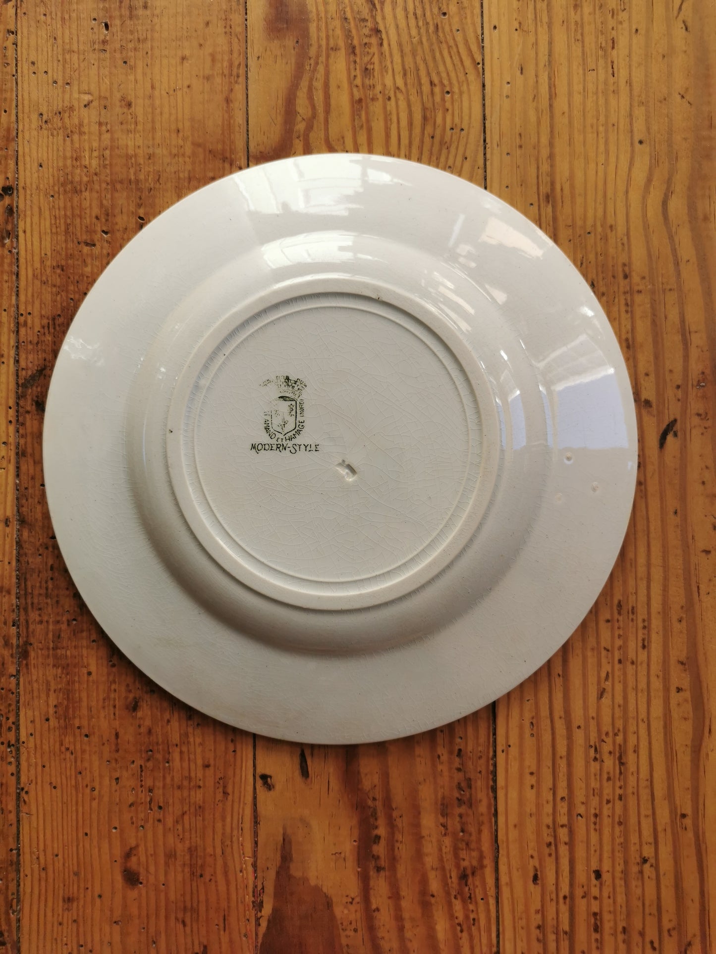 Assiettes anciennes dépareillées, terre de fer