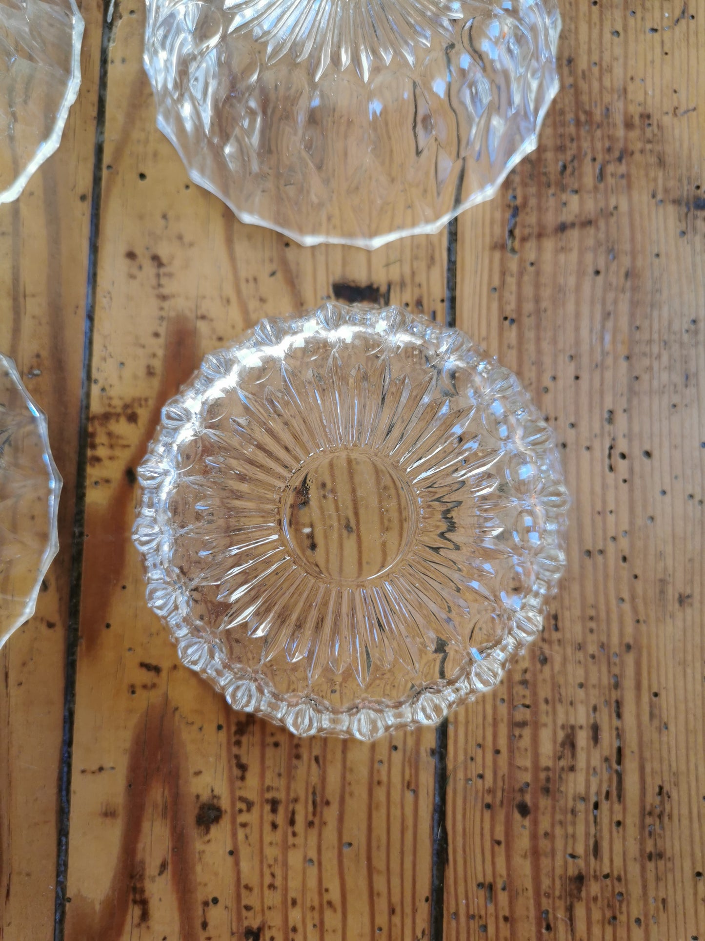 Coupelles vintage en verre ciselé