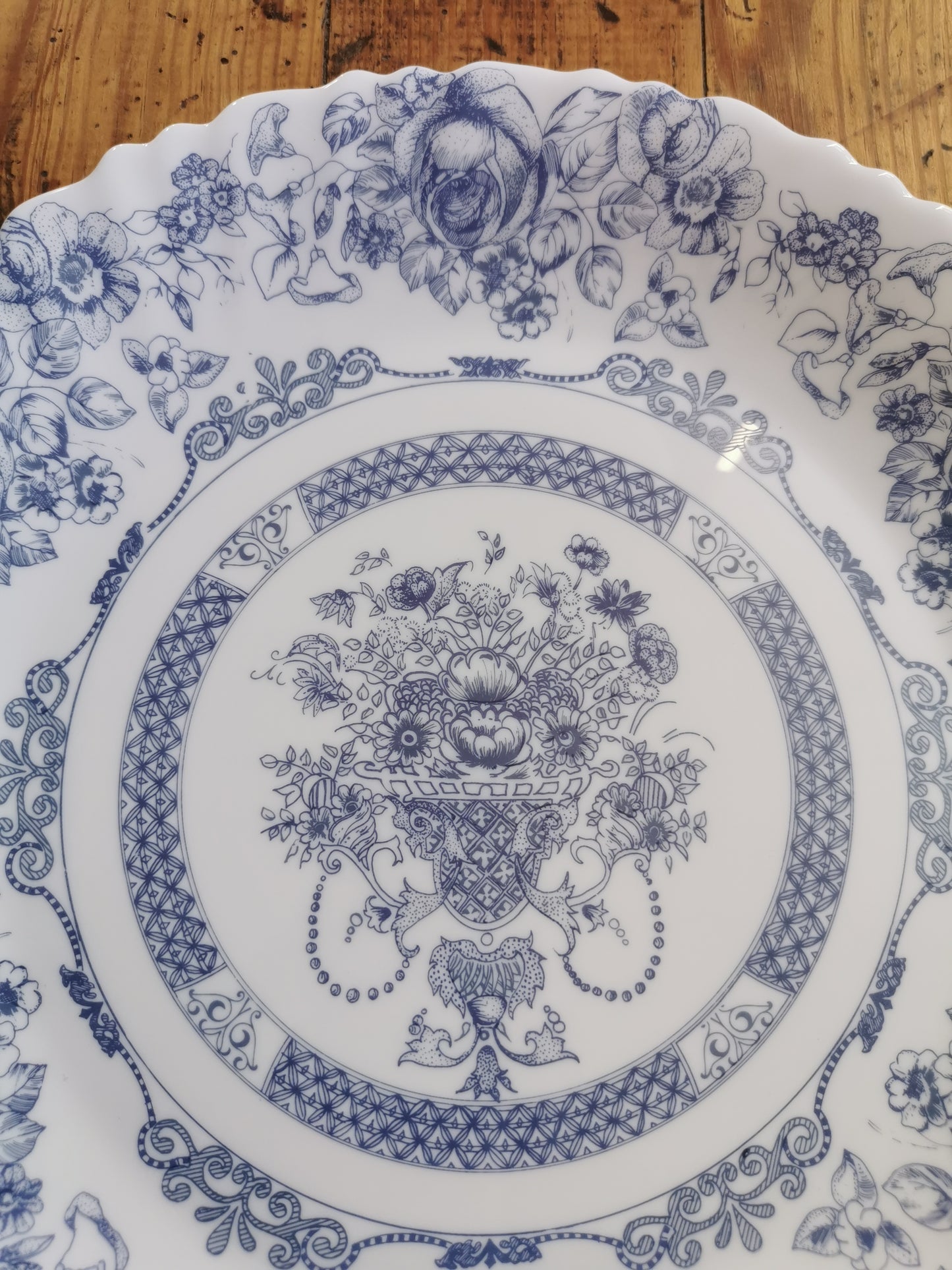Plat rond Arcopal, Honorine