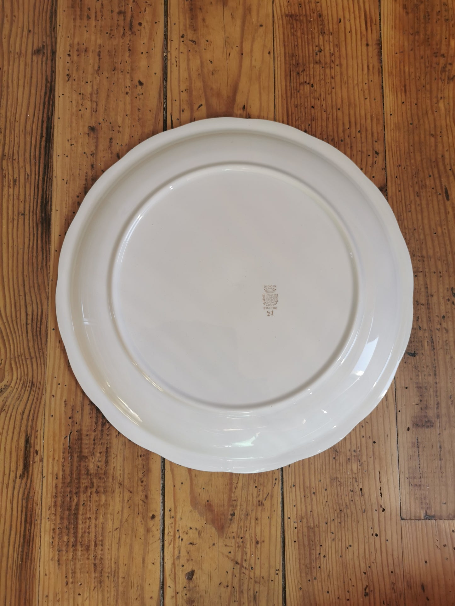 Plat rond Digoin, corbeille de fleurs