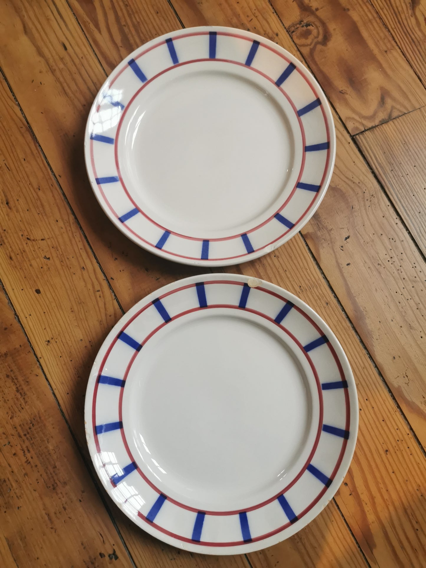 Lot d'assiettes décor basque