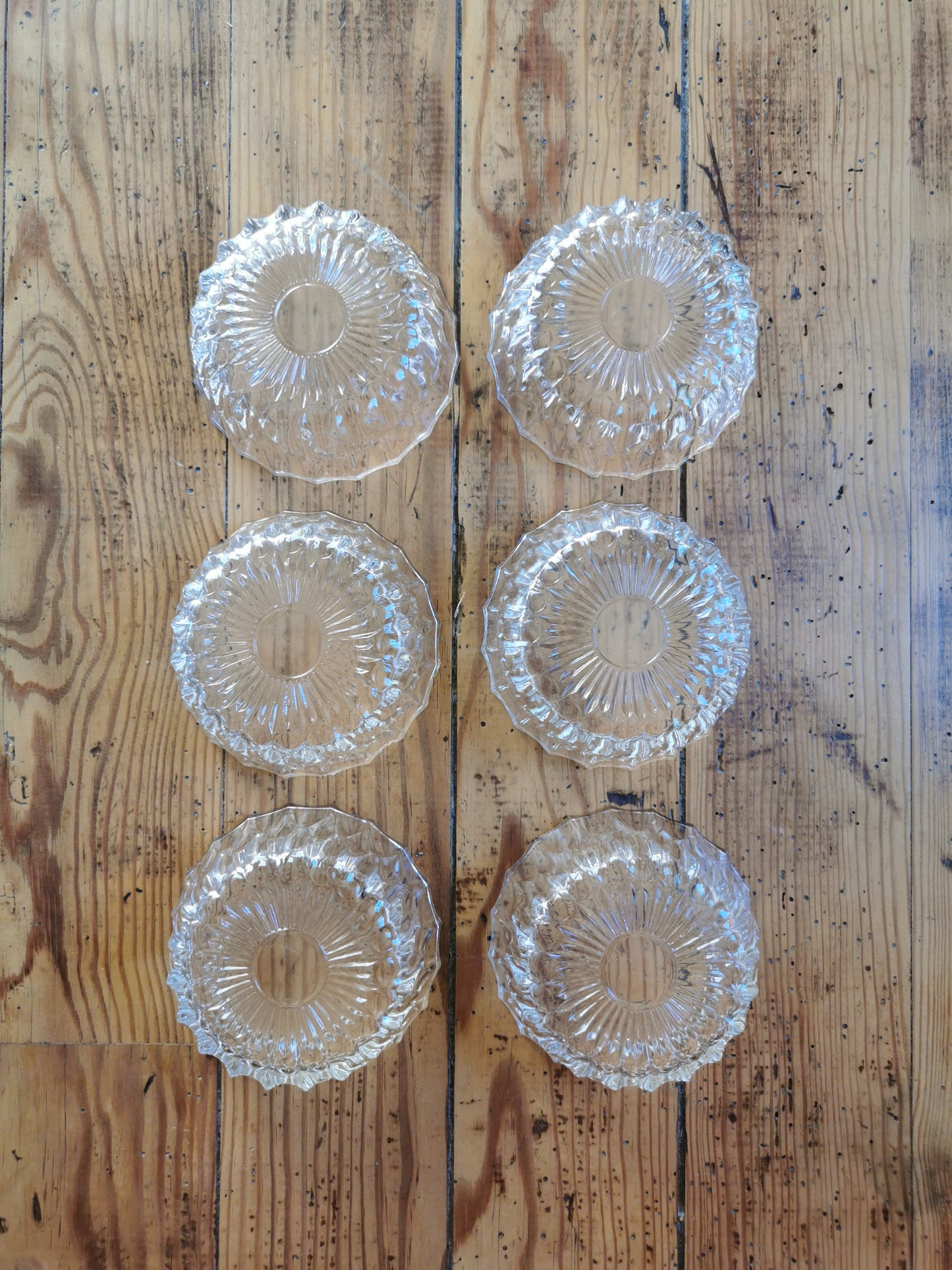 Coupelles vintage en verre ciselé