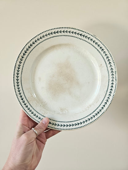 Assiette sur pied Gien, Lauriers