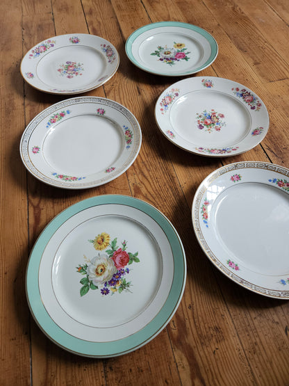 Assiettes plates dépareillées, fleurs / mint