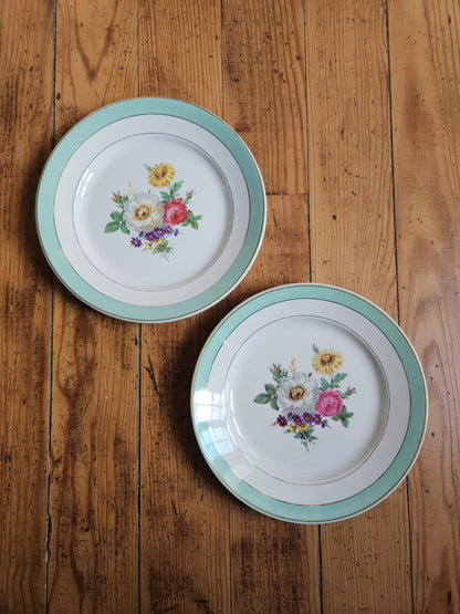 Assiettes plates dépareillées, fleurs / mint