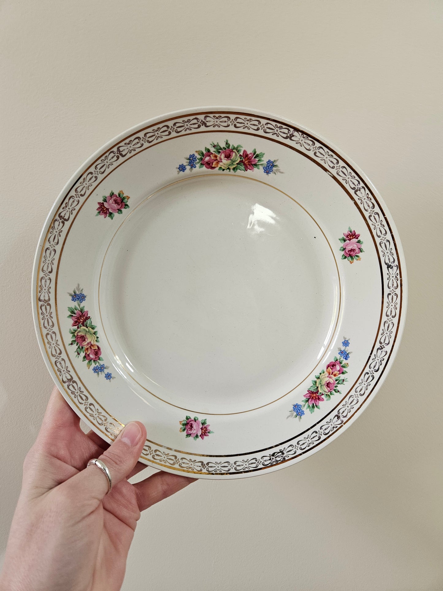 Assiettes plates dépareillées, fleurs / mint