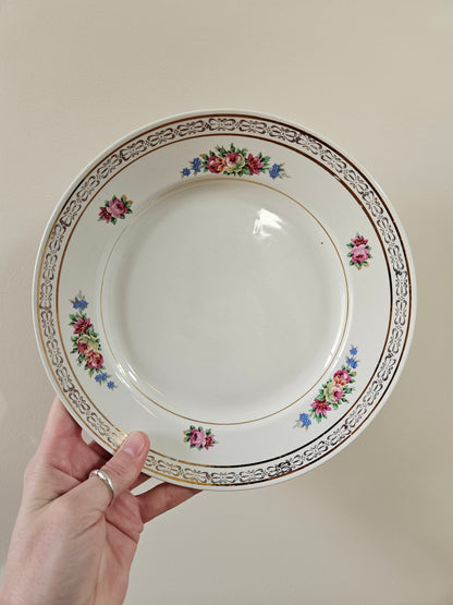 Assiettes plates dépareillées, fleurs / mint