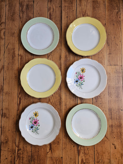 Assiettes plates dépareillées, vert pomme / jaune / fleurs