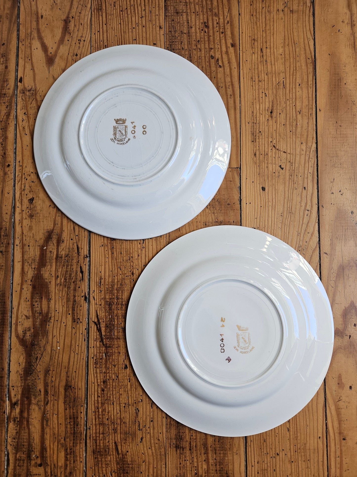 Assiettes plates dépareillées, vert pomme / jaune / fleurs