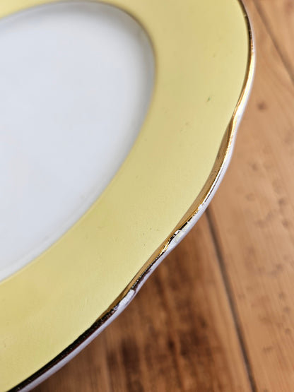 Assiettes plates dépareillées, vert pomme / jaune / fleurs