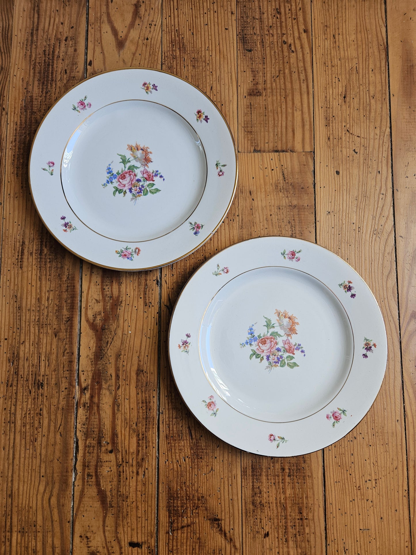 Assiettes plates dépareillées, jaune / mint / fleurs