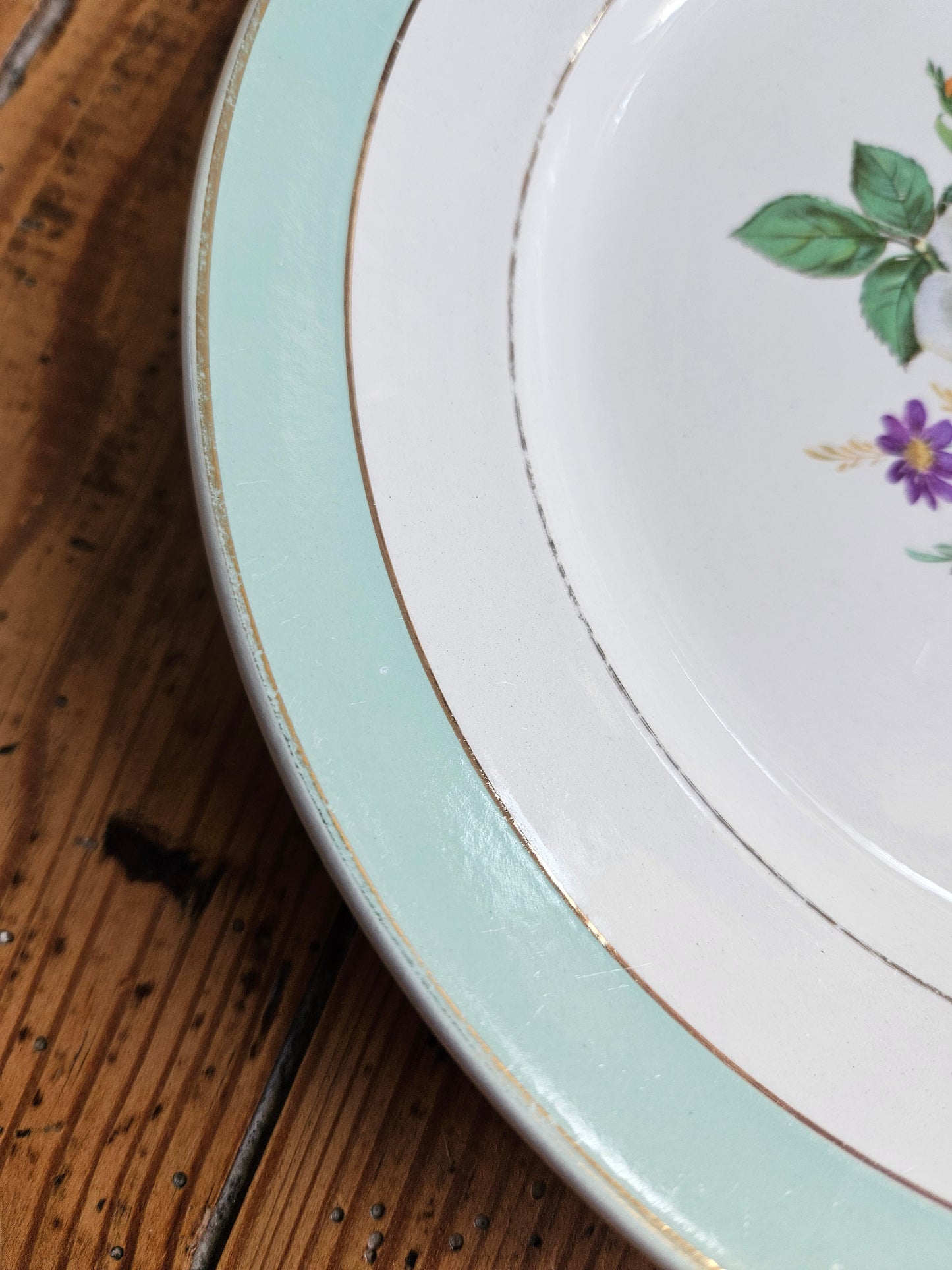 Assiettes plates dépareillées, jaune / mint / fleurs