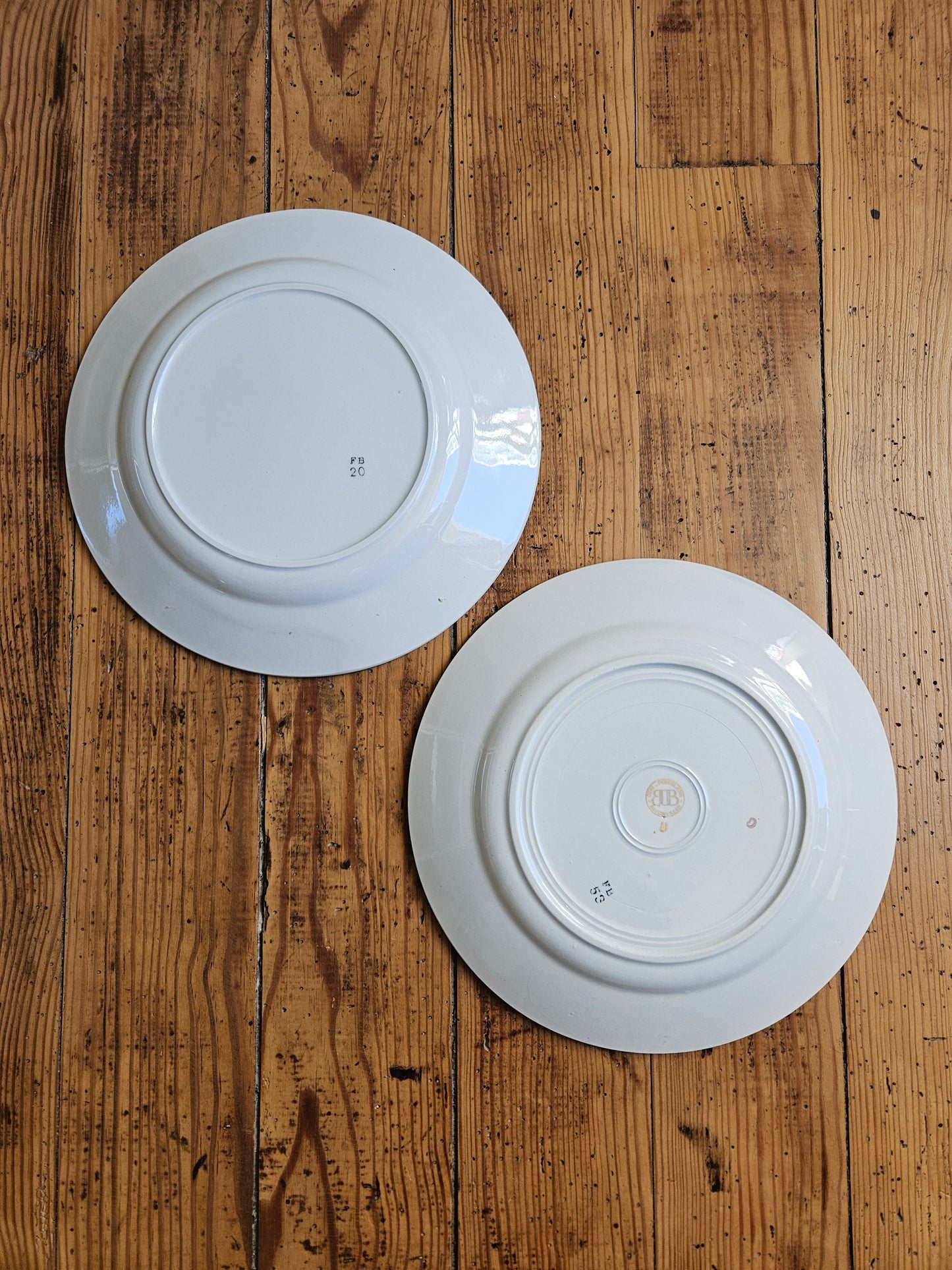 Assiettes plates dépareillées, jaune / mint / fleurs