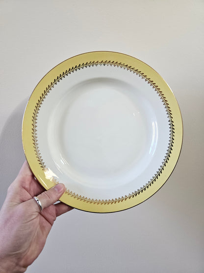 Assiettes plates dépareillées, jaune / mint / fleurs
