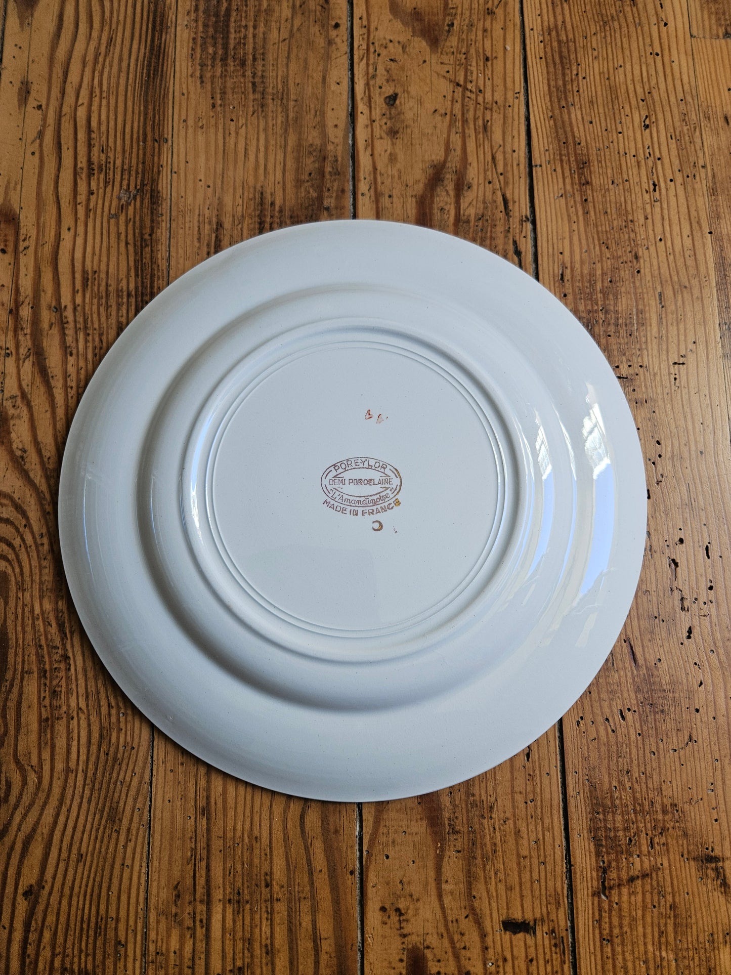 Plat rond fleuri L’Amandinoise