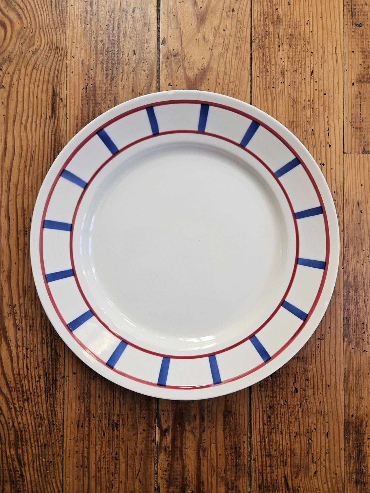 Plat rond Moulin des Loups, décor basque