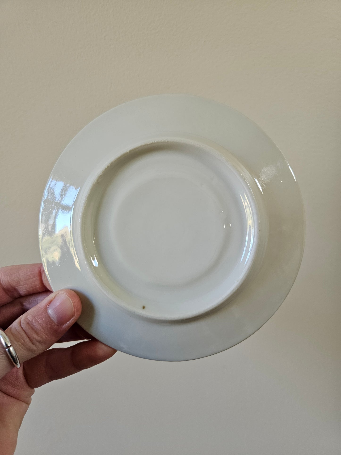 Tasses en porcelaine blanches et dorées