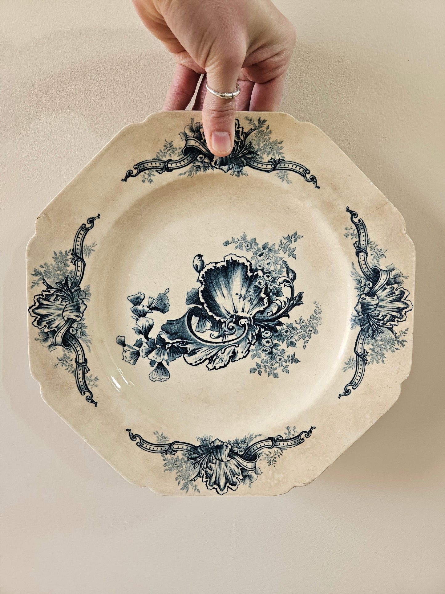 Assiette octogonale ancienne HB & C