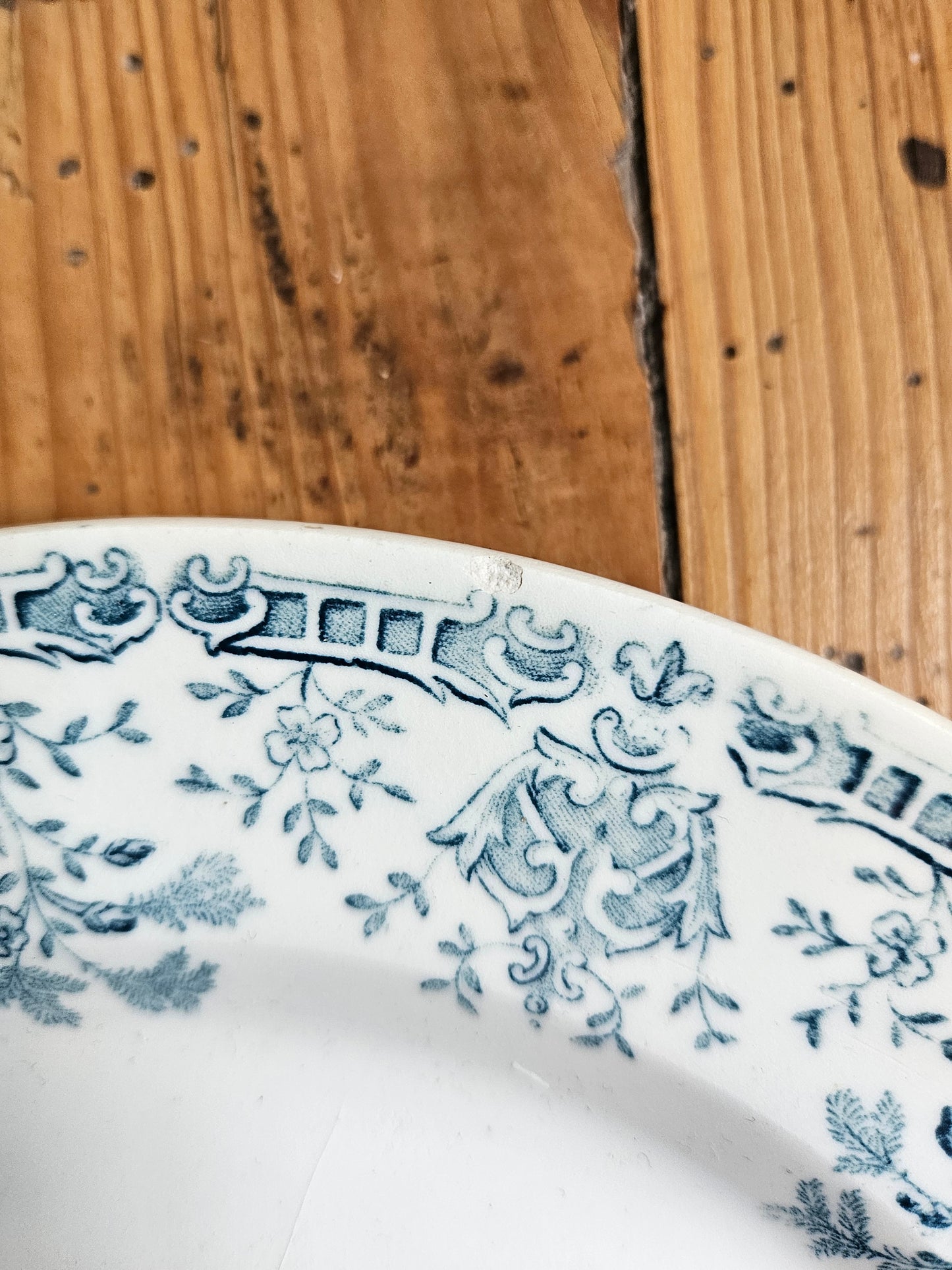 Duo d’assiettes plates dépareillées bleues