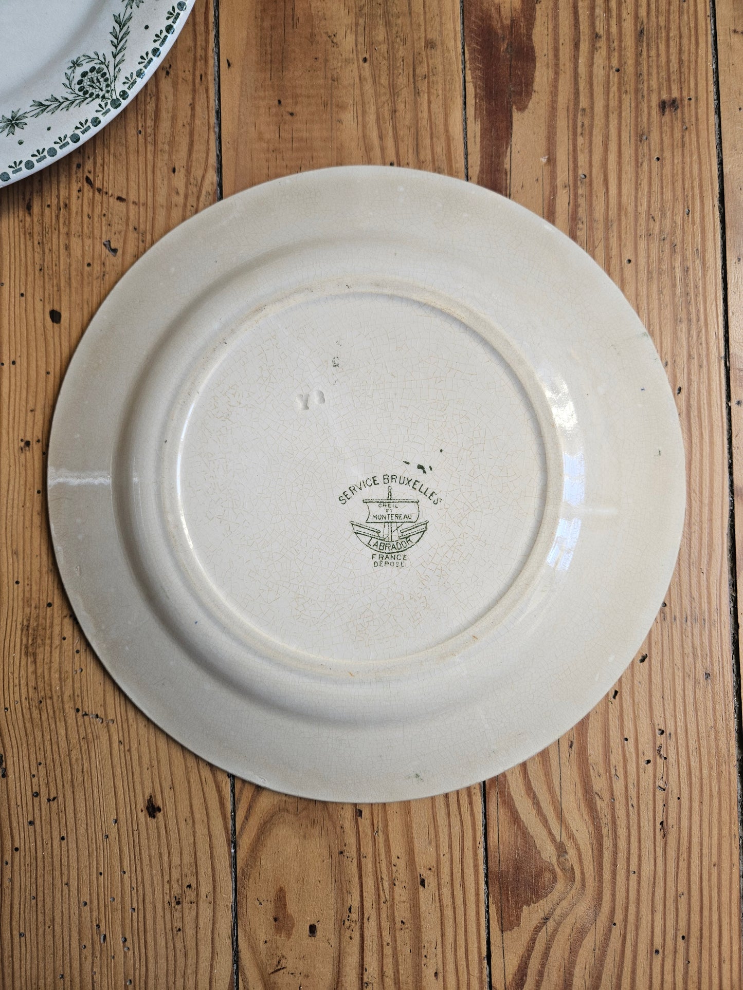 Assiettes plates dépareillées Creil et Montereau vertes