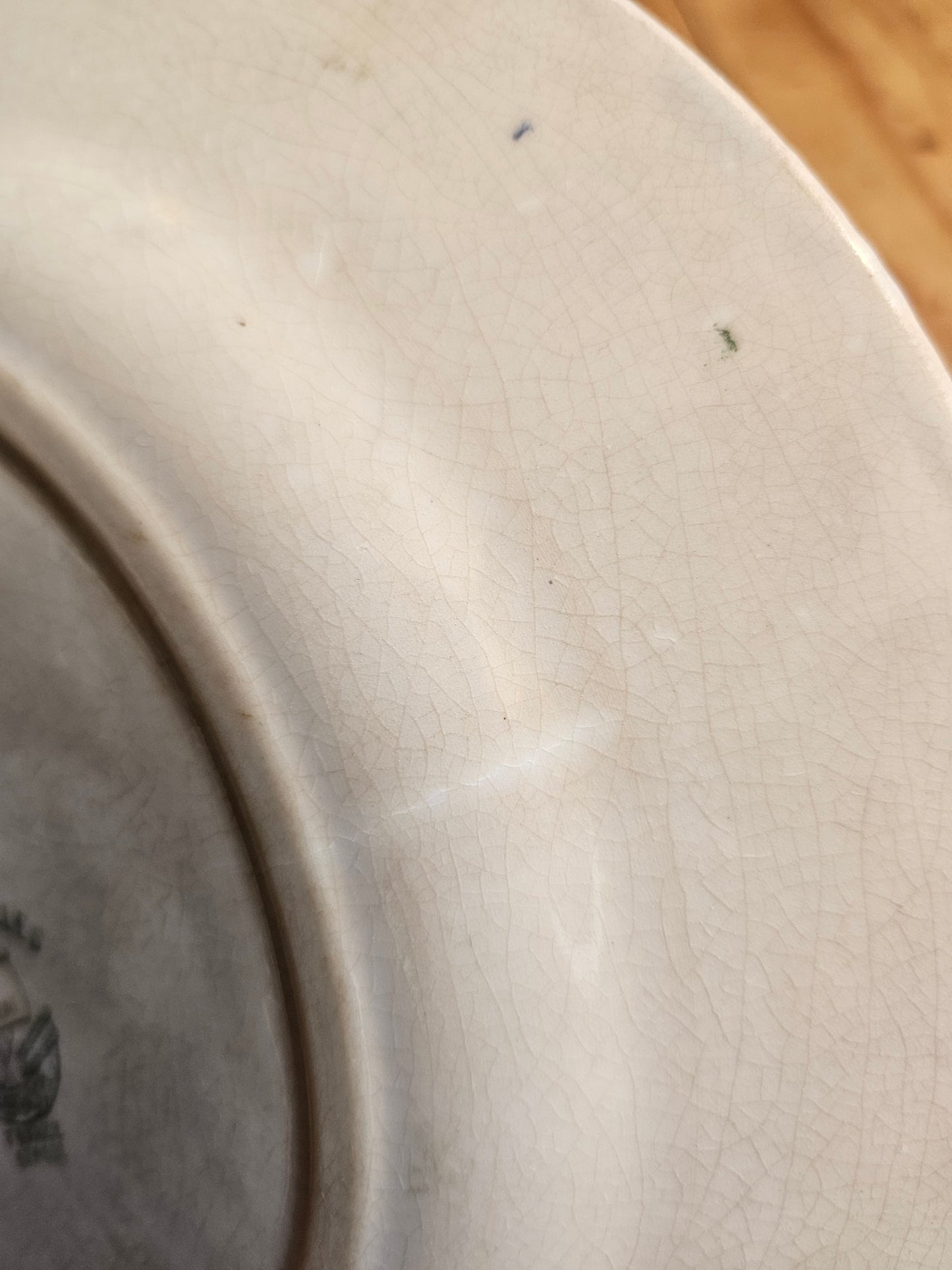 Assiettes plates dépareillées Creil et Montereau vertes