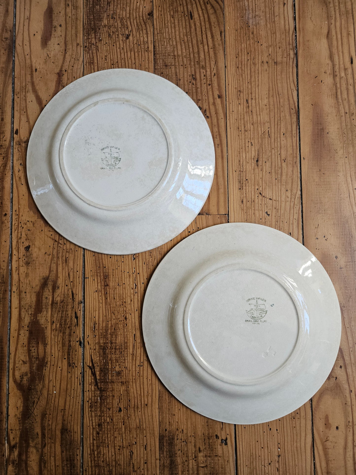 Assiettes plates dépareillées Creil et Montereau vertes