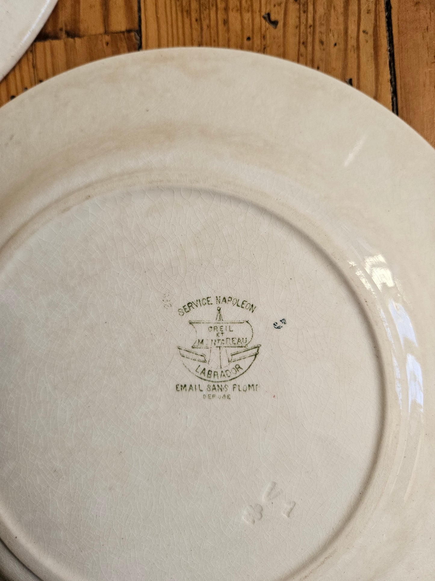 Assiettes plates dépareillées Creil et Montereau vertes