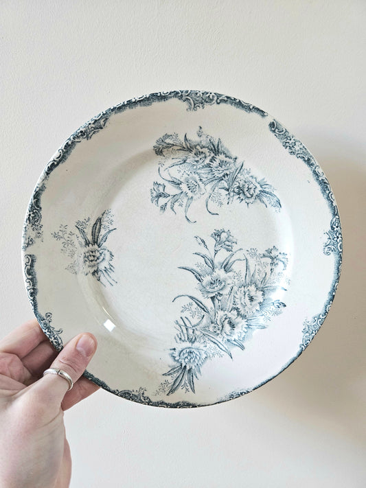 Assiette plate Clairefontaine, Œillets