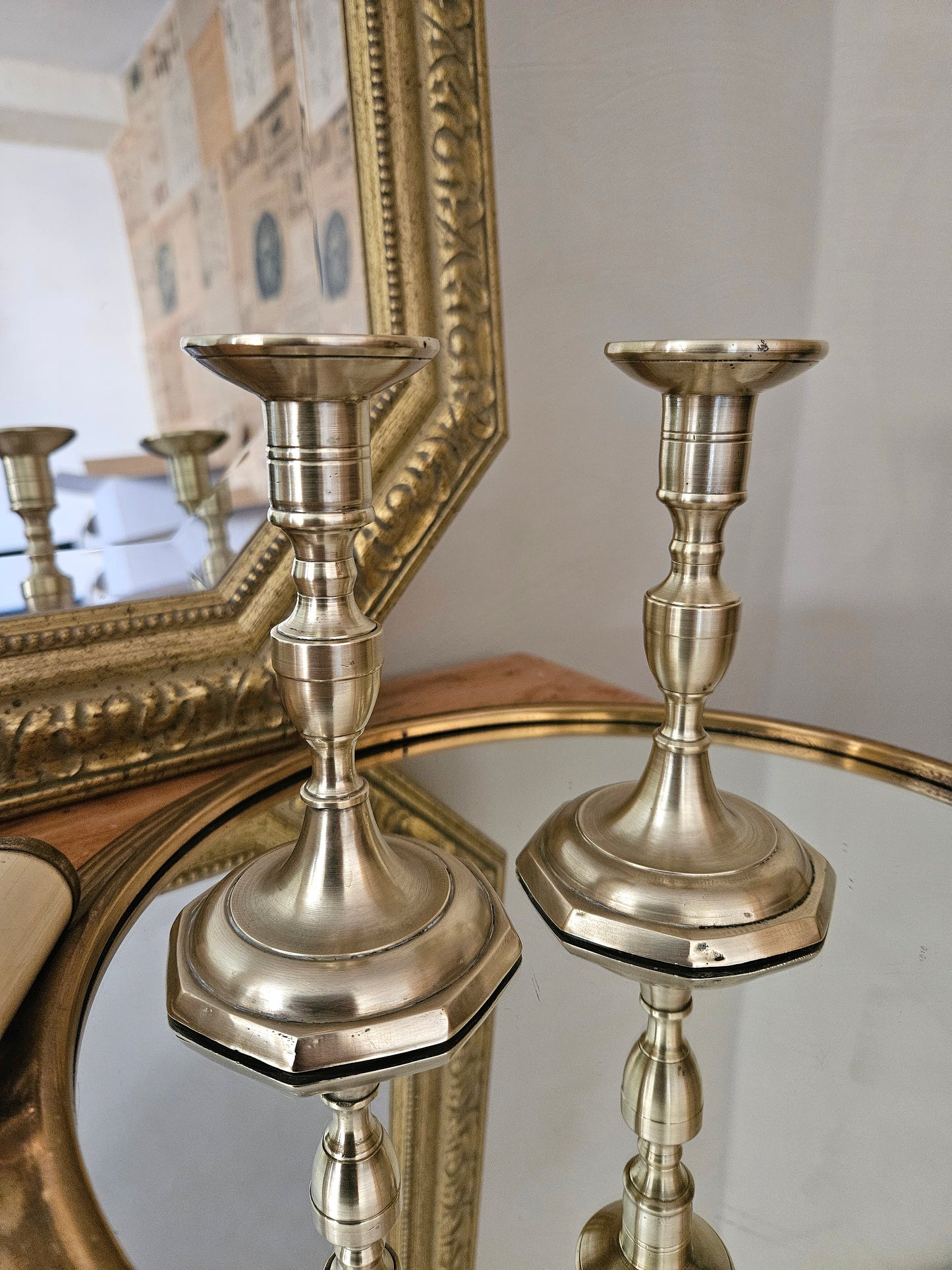 Duo de bougeoirs en laiton