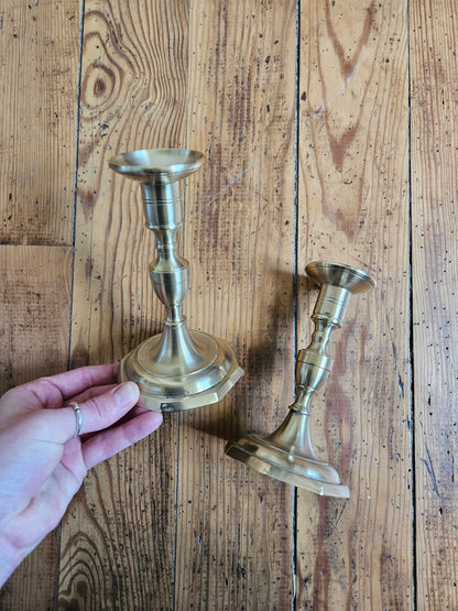 Duo de bougeoirs en laiton