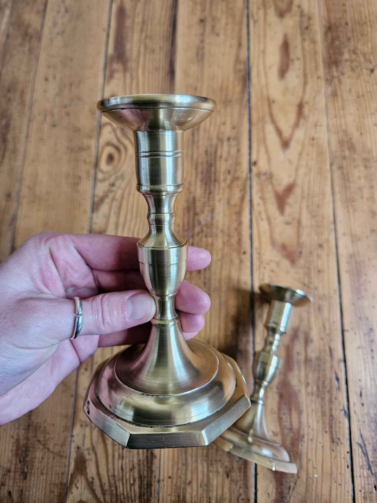 Duo de bougeoirs en laiton