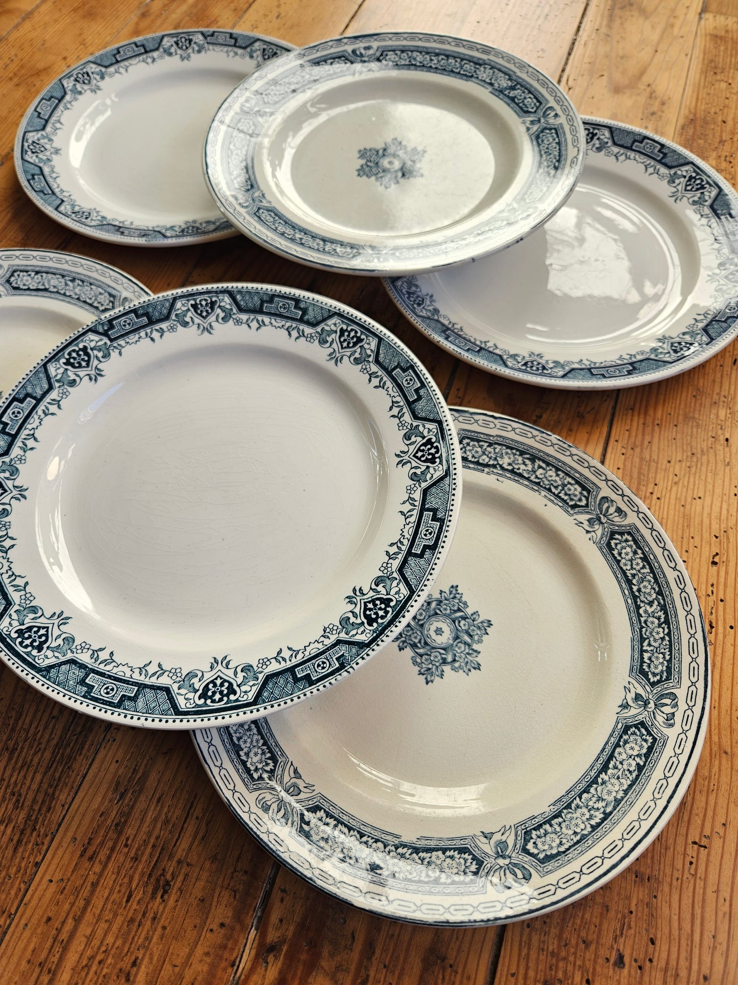 Assiettes plates dépareillées, Maroc & Anglais