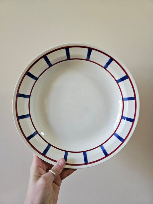 Plat creux Moulin des Loups, décor basque
