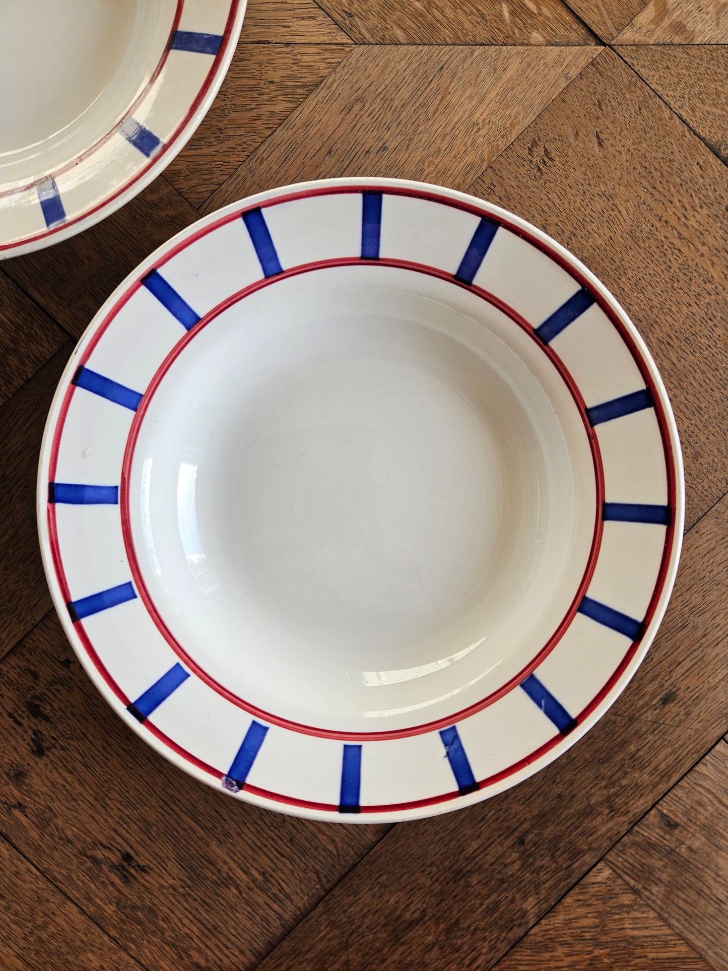 Assiettes creuses Digoin, décor basque