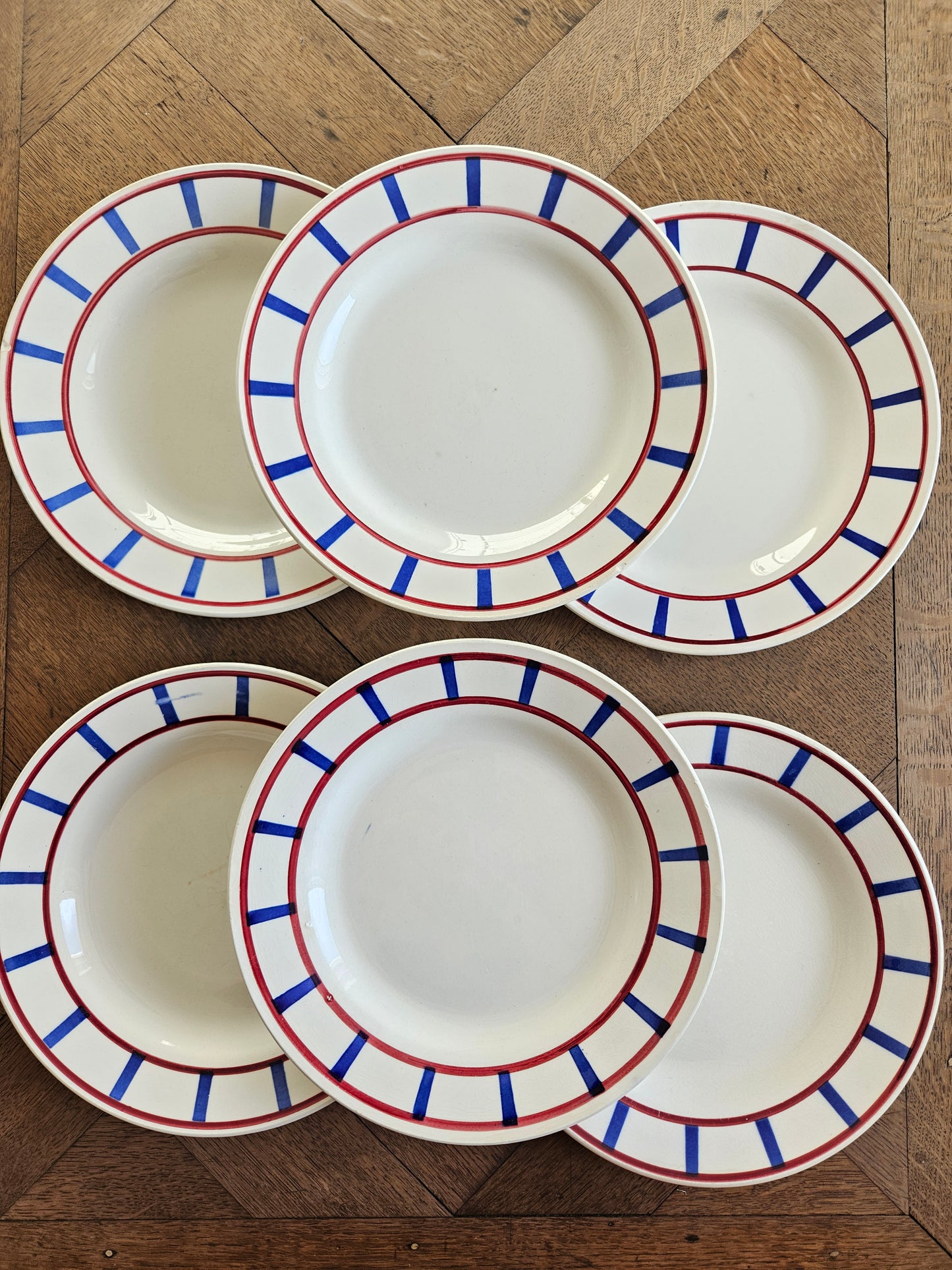 Assiettes plates Digoin, décor basque