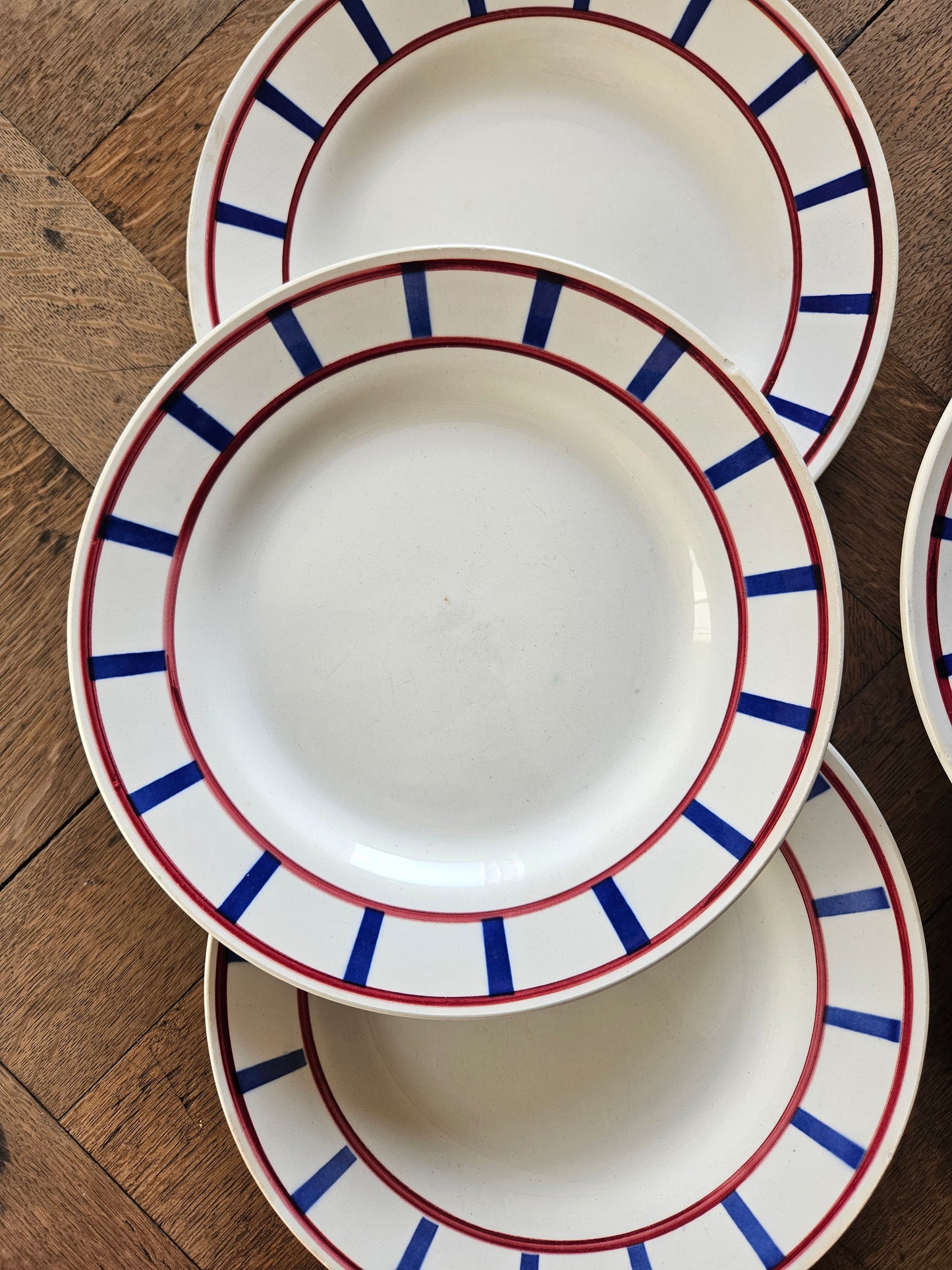 Assiettes plates Digoin, décor basque