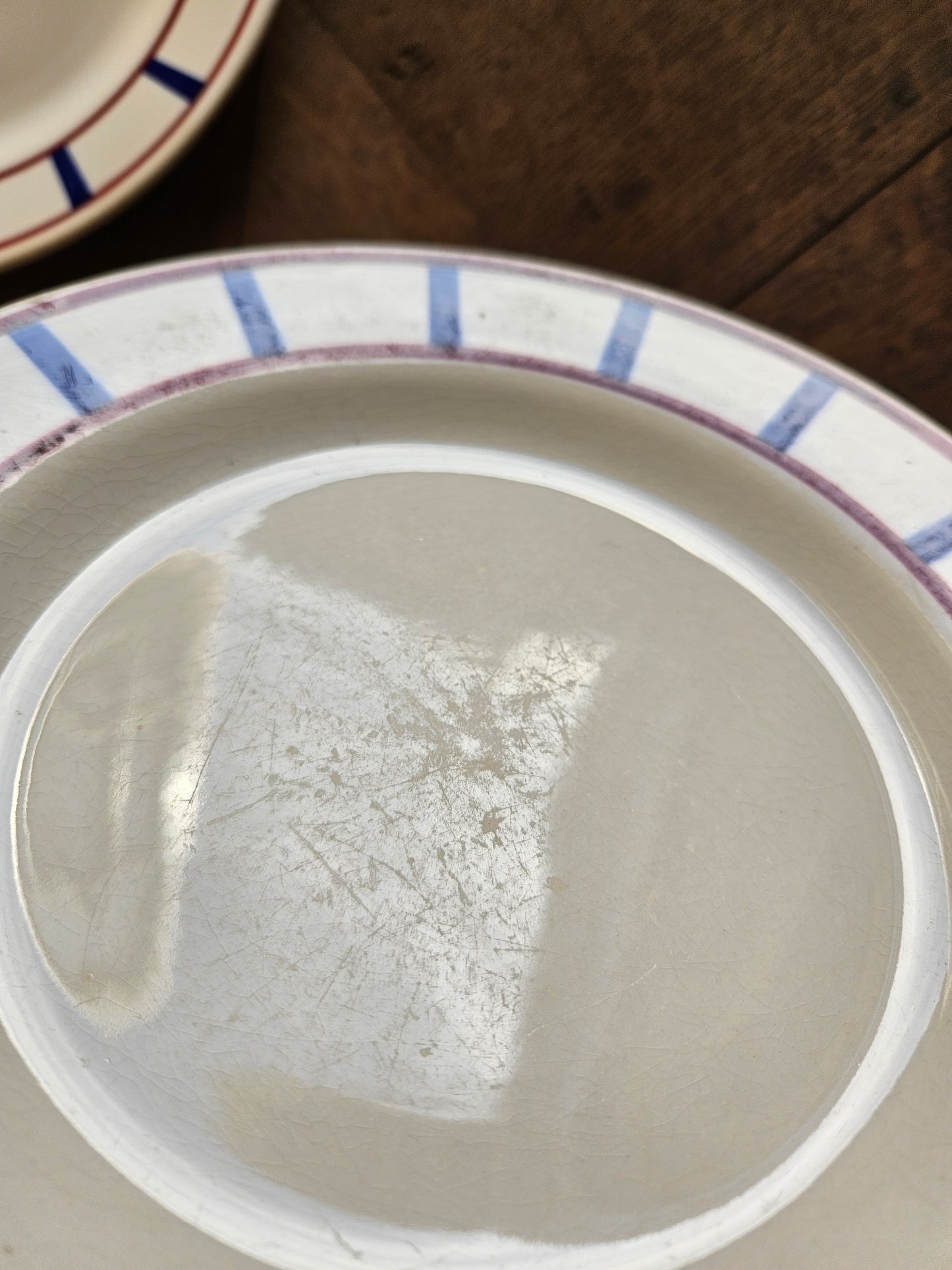 Assiettes plates Digoin, décor basque