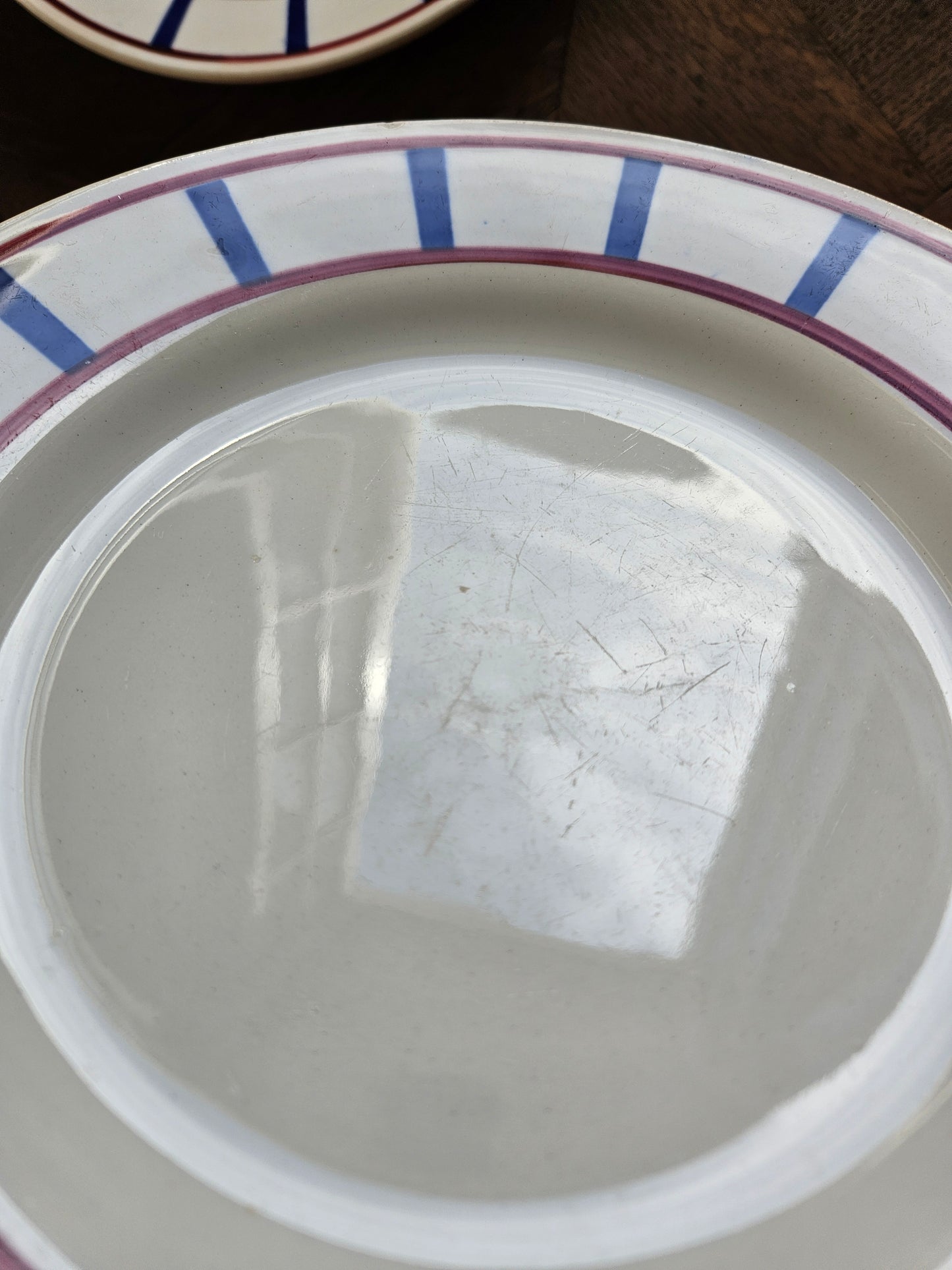 Assiettes plates Digoin, décor basque