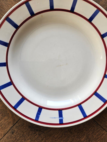 Assiettes plates Digoin, décor basque
