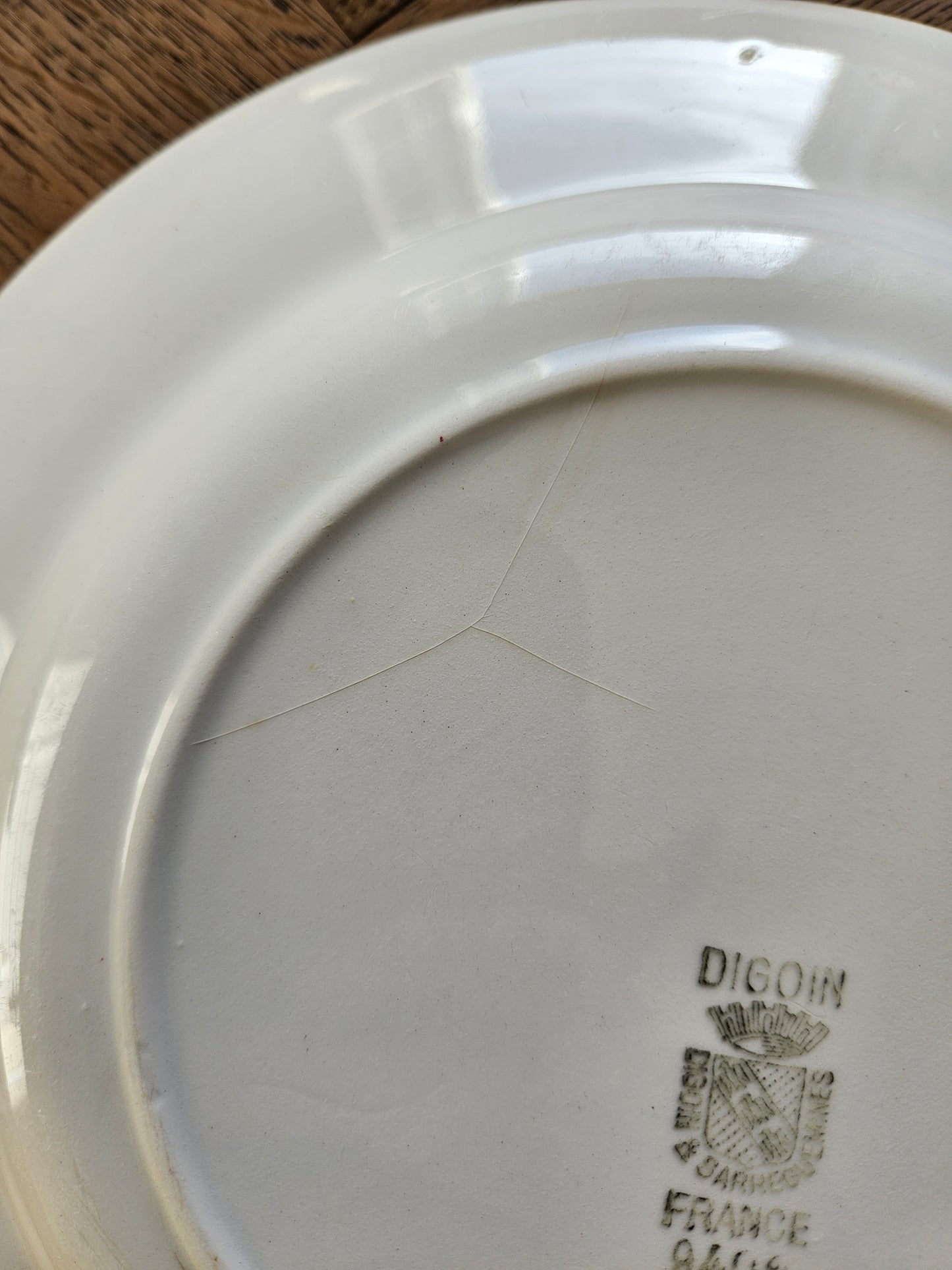 Assiettes plates Digoin, décor basque