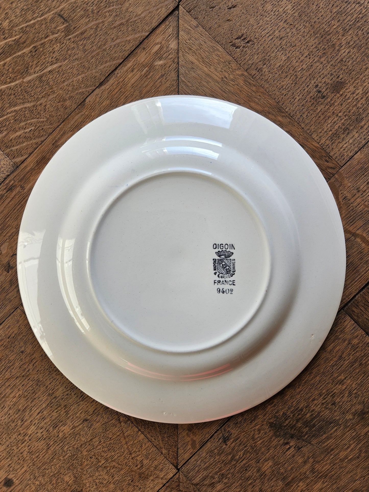 Assiettes plates Digoin, décor basque