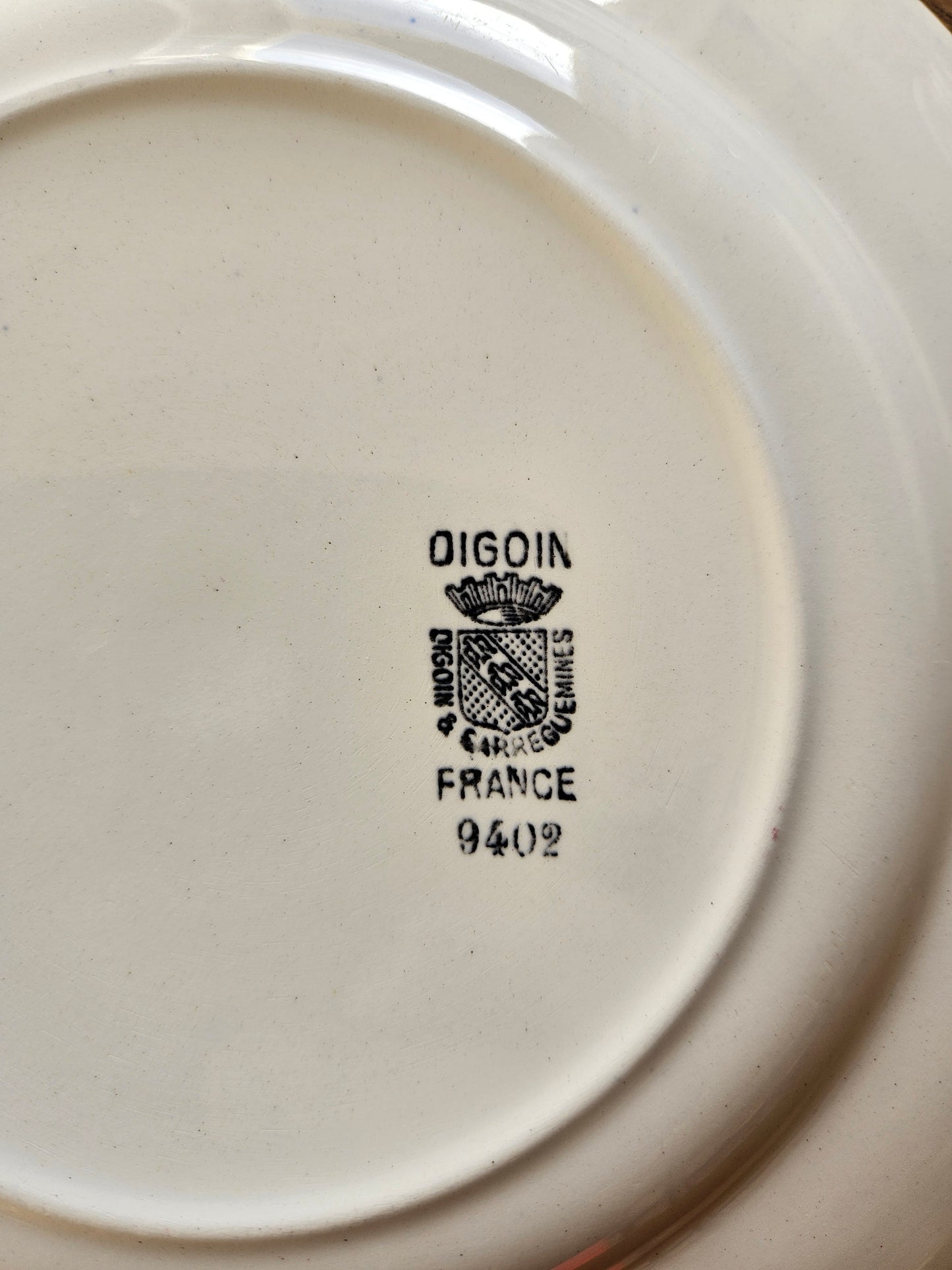 Assiettes plates Digoin, décor basque