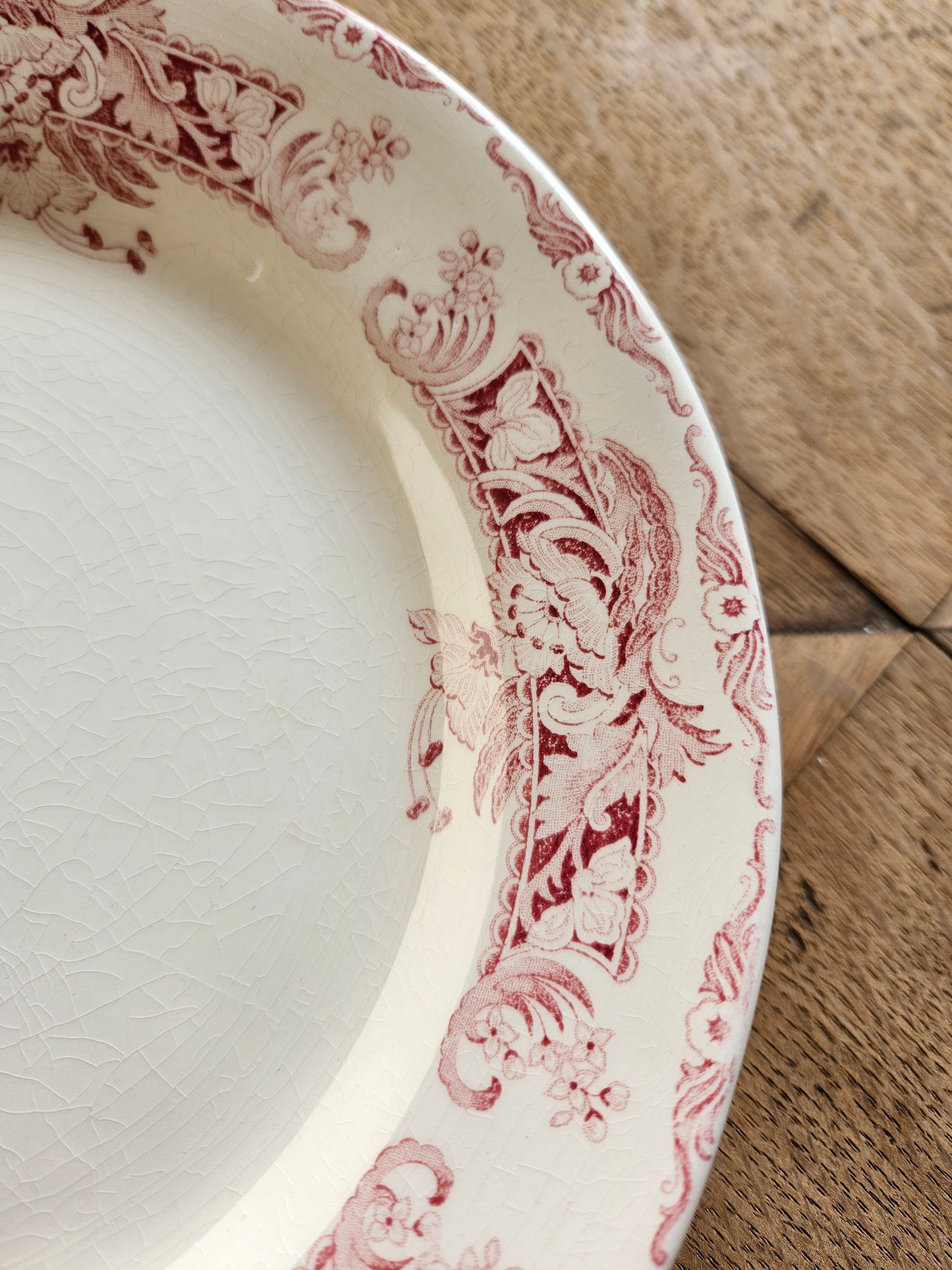 Assiette sur pied Creil et Montereau, Ceylan