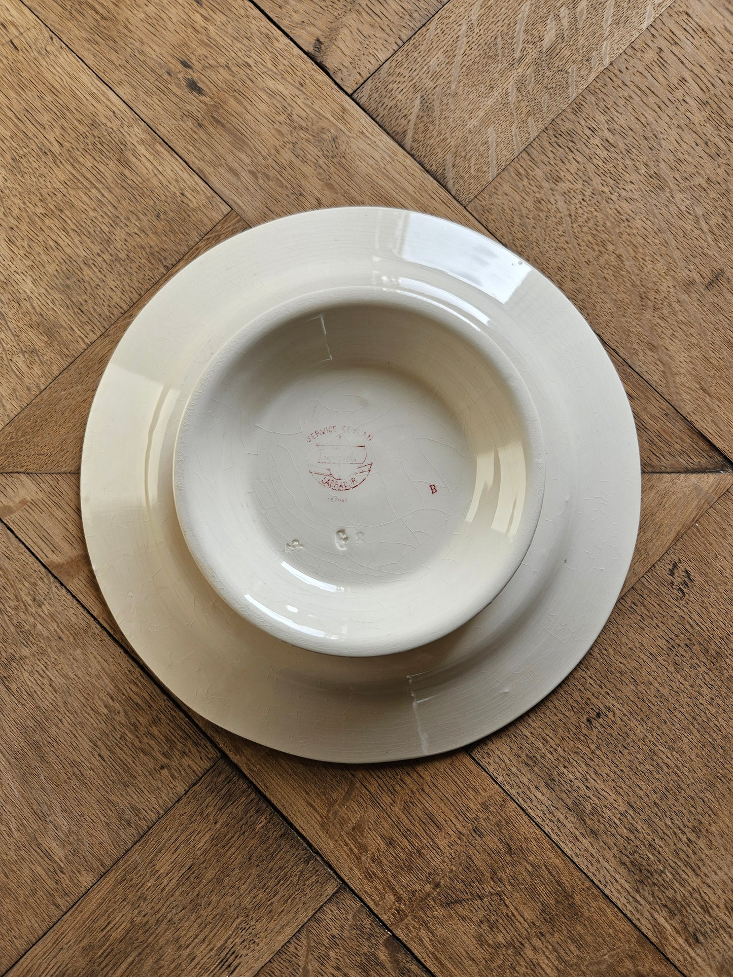 Assiette sur pied Creil et Montereau, Ceylan