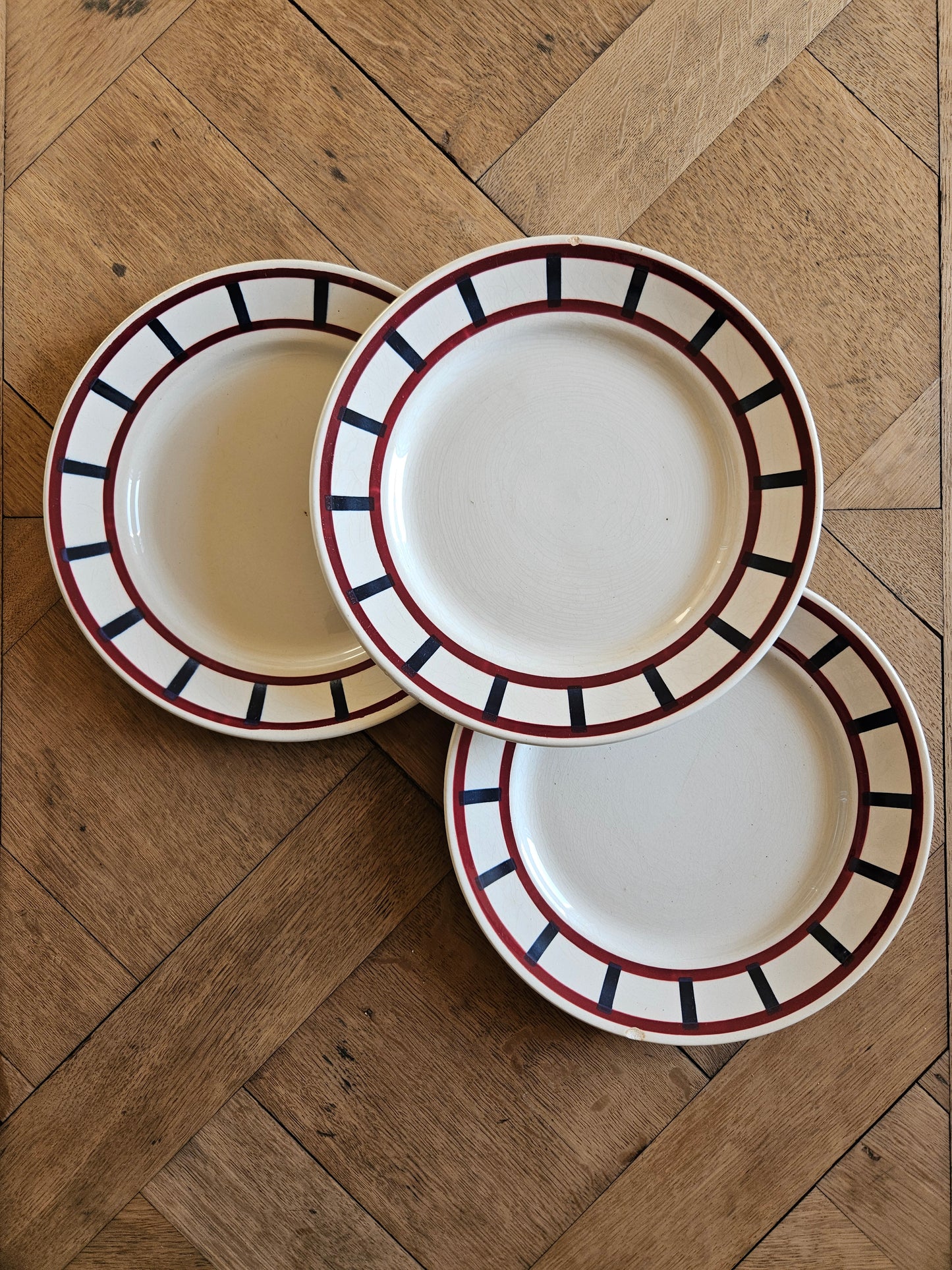 Assiettes plates Badonviller, décor basque