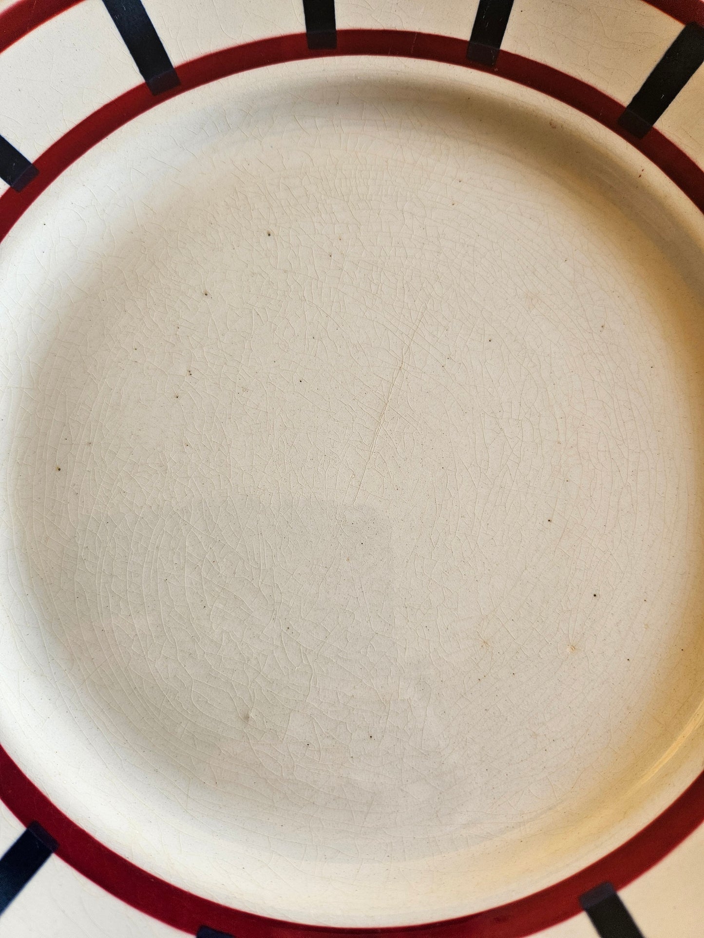 Assiettes plates Badonviller, décor basque