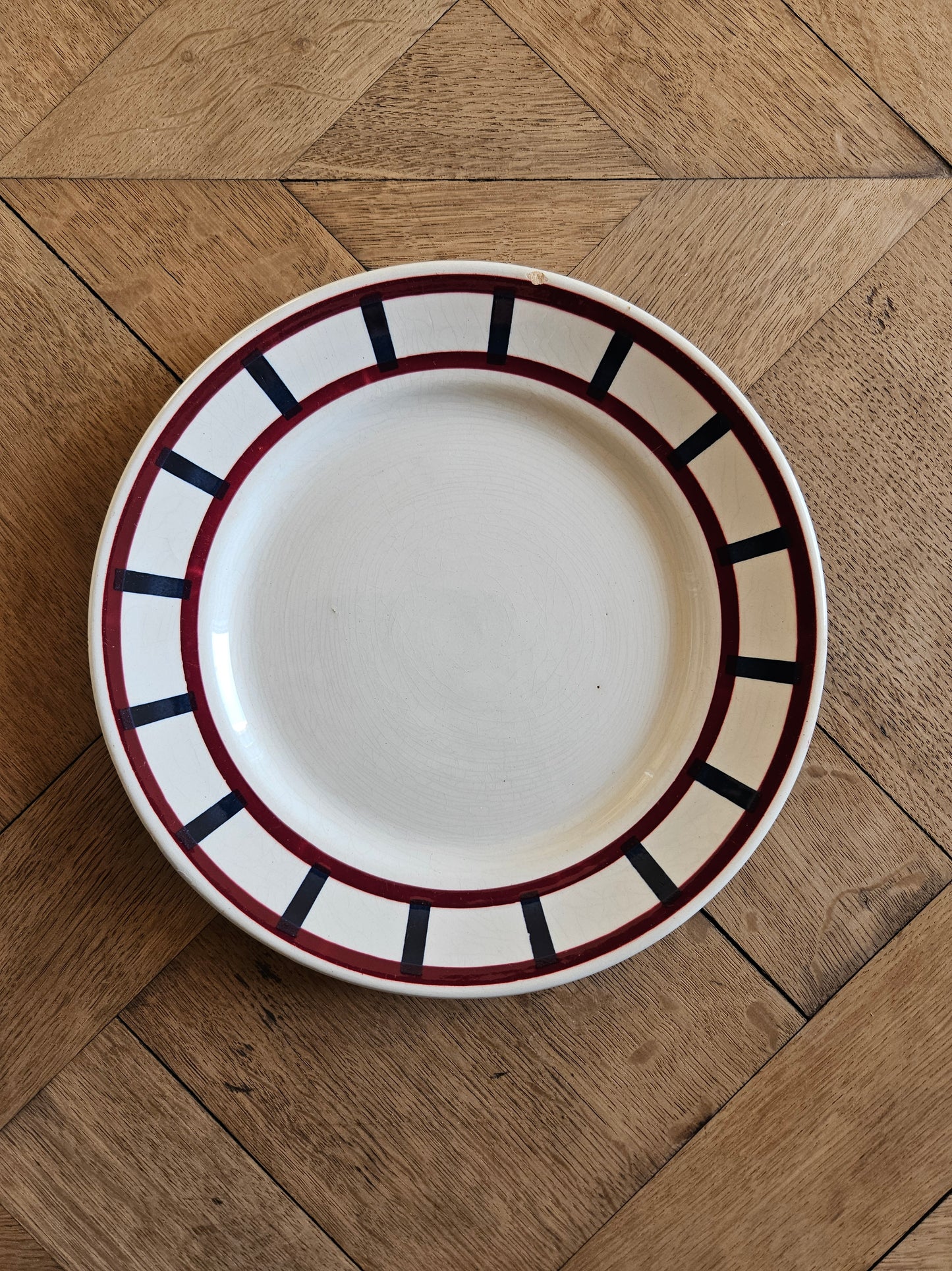 Assiettes plates Badonviller, décor basque
