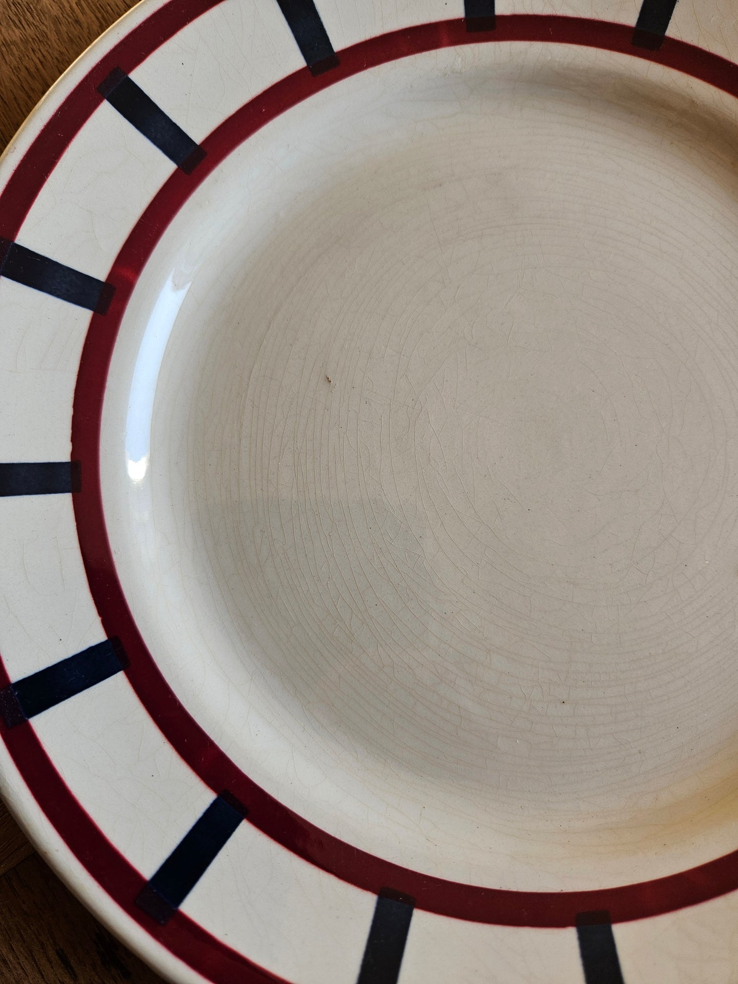 Assiettes plates Badonviller, décor basque