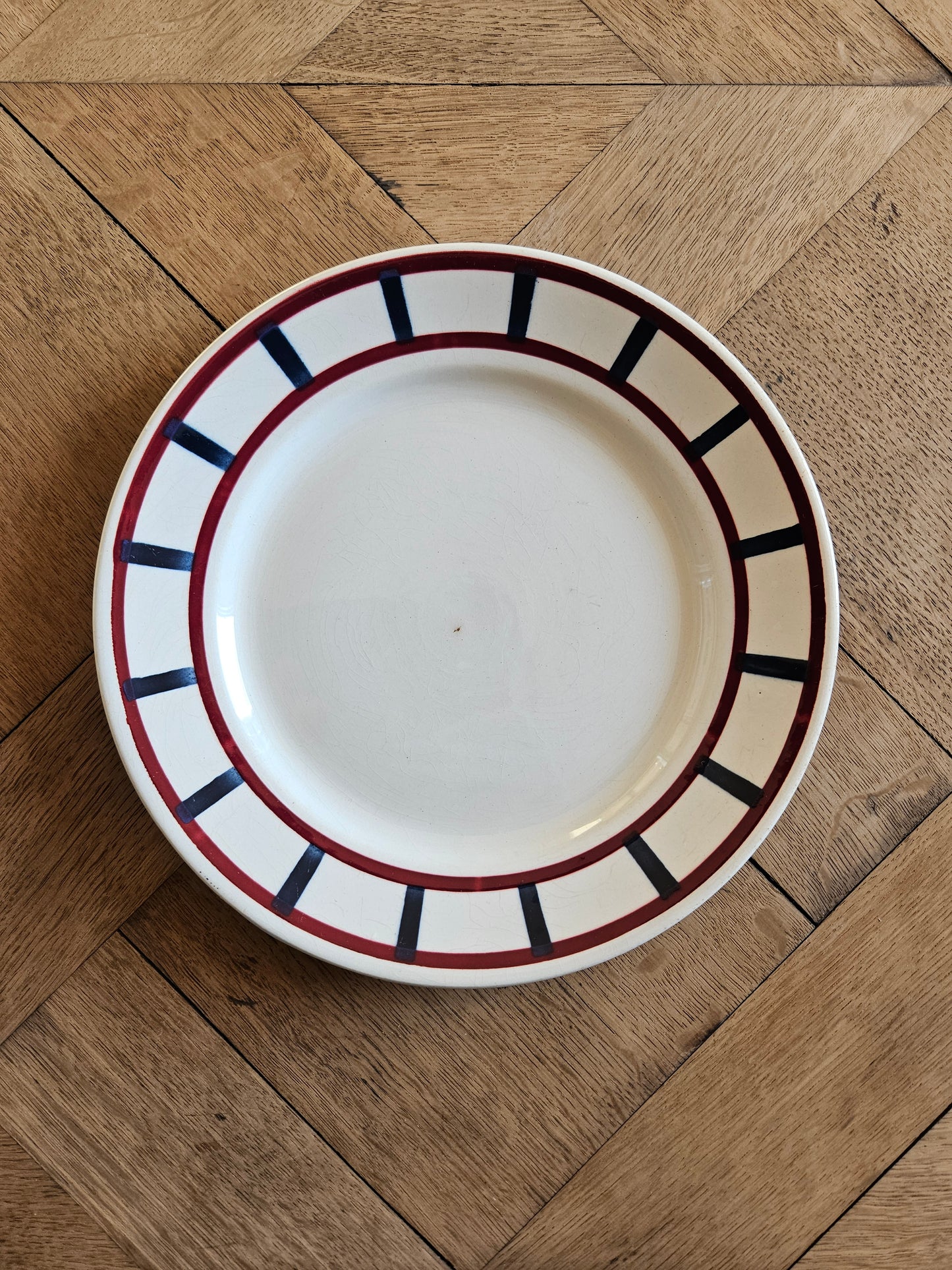 Assiettes plates Badonviller, décor basque